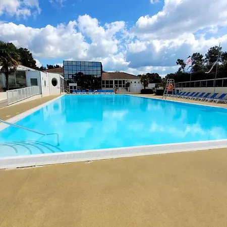 Semesterbostad Bungalow De 2 Chambres Avec Piscine Partagee Sauna Et Wifi A Jean De Monts A 3 Km De La *