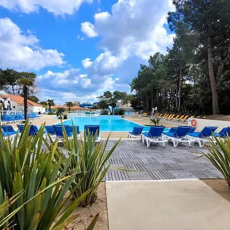 Bungalow De 2 Chambres Avec Piscine Partagee Sauna Et Wifi A Jean De Monts A 3 Km De La Semesterbostad *