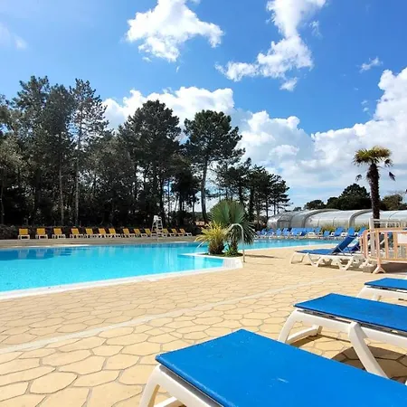 Bungalow De 2 Chambres Avec Piscine Partagee Sauna Et Wifi A Jean De Monts A 3 Km De La *