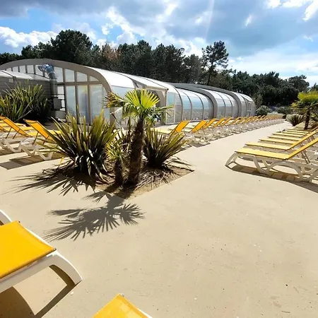 Bungalow De 2 Chambres Avec Piscine Partagee Sauna Et Wifi A Jean De Monts A 3 Km De La * Saint-Jean-de-Monts