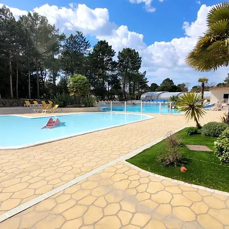 Semesterbostad Bungalow De 2 Chambres Avec Piscine Partagee Sauna Et Wifi A Jean De Monts A 3 Km De La Saint-Jean-de-Monts