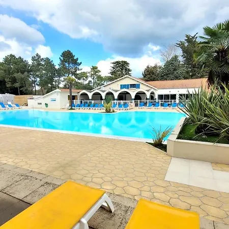 Bungalow De 2 Chambres Avec Piscine Partagee Sauna Et Wifi A Jean De Monts A 3 Km De La Saint-Jean-de-Monts
