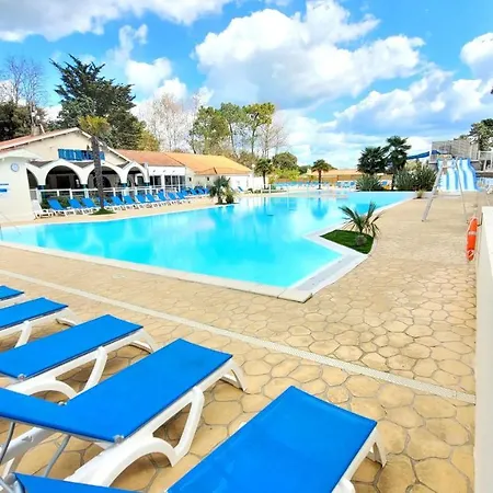 Bungalow De 2 Chambres Avec Piscine Partagee Sauna Et Wifi A Jean De Monts A 3 Km De La Semesterbostad